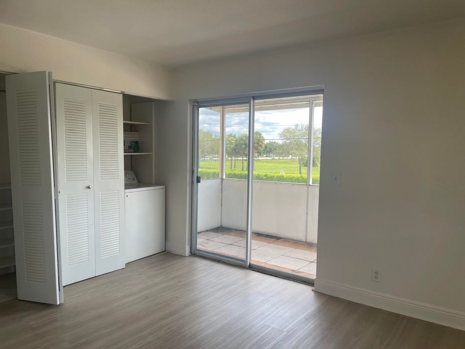 待售: $64,000 (1 贝兹, 1 浴室, 720 平方英尺)