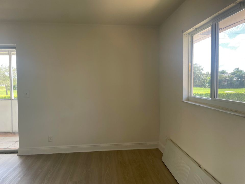 待售: $64,000 (1 贝兹, 1 浴室, 720 平方英尺)