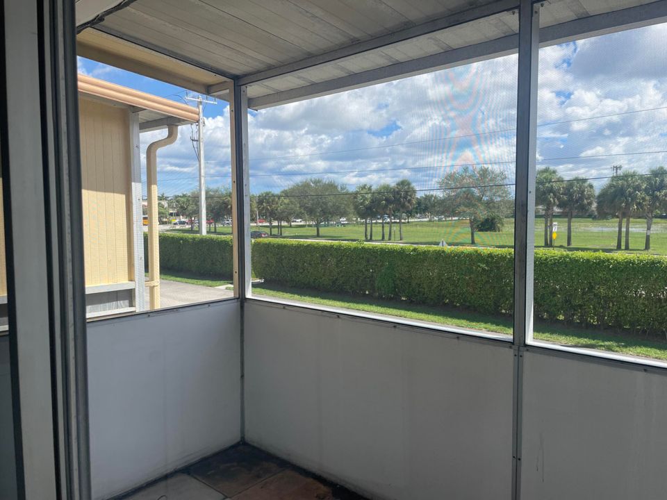 待售: $64,000 (1 贝兹, 1 浴室, 720 平方英尺)