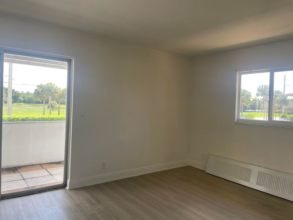 待售: $64,000 (1 贝兹, 1 浴室, 720 平方英尺)