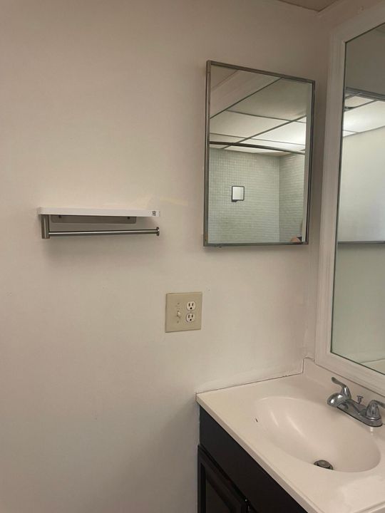 待售: $64,000 (1 贝兹, 1 浴室, 720 平方英尺)