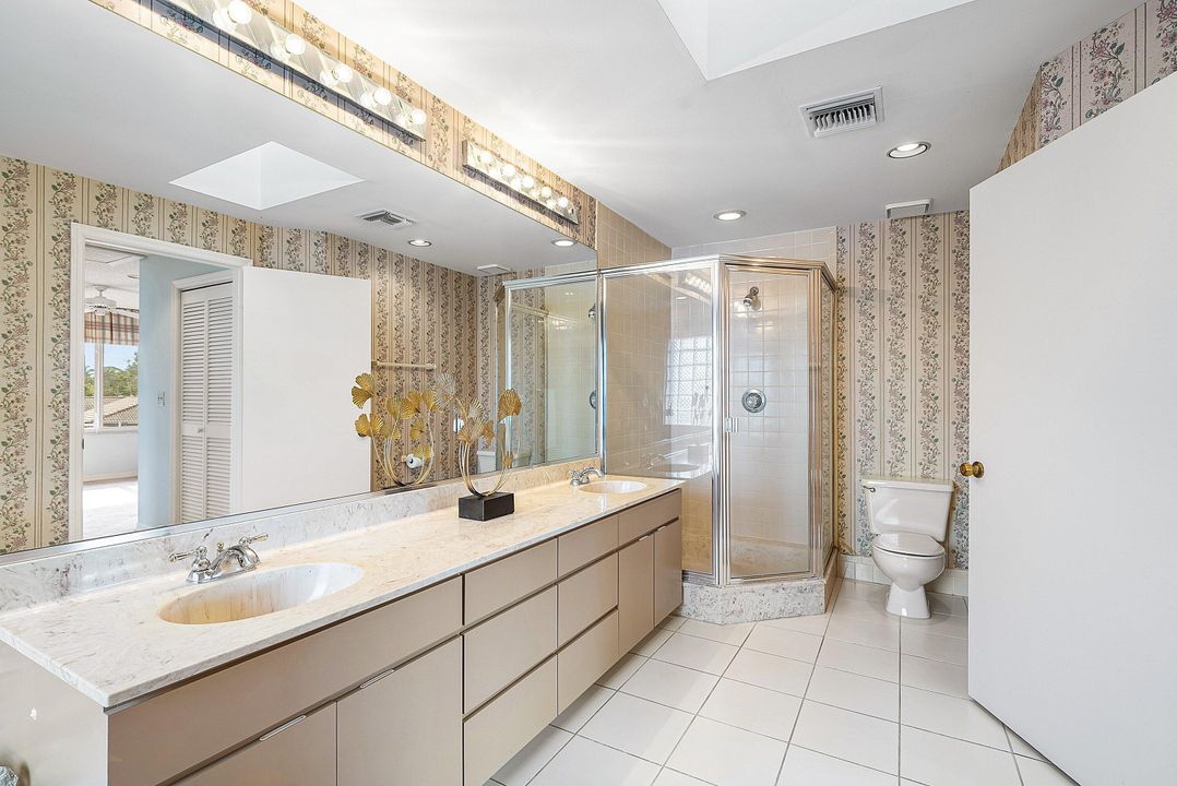 合同活跃: $1,045,000 (4 贝兹, 3 浴室, 2511 平方英尺)