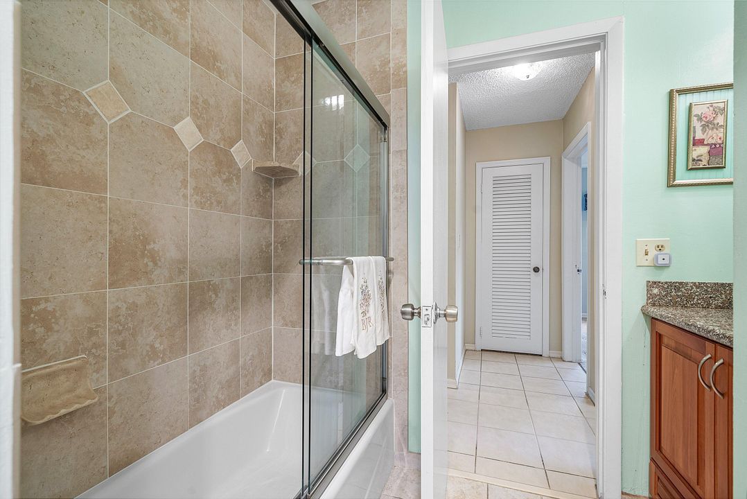 合同活跃: $1,045,000 (4 贝兹, 3 浴室, 2511 平方英尺)