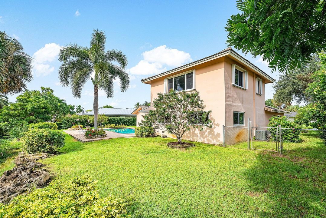 合同活跃: $1,045,000 (4 贝兹, 3 浴室, 2511 平方英尺)