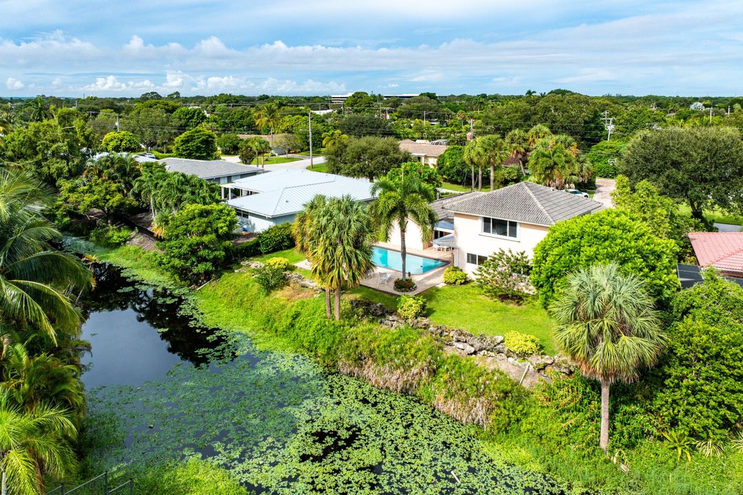 合同活跃: $1,045,000 (4 贝兹, 3 浴室, 2511 平方英尺)