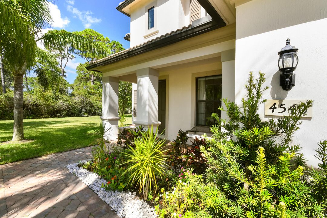 For Sale: $1,000,000 (4 beds, 3 baths, 3279 Square Feet)