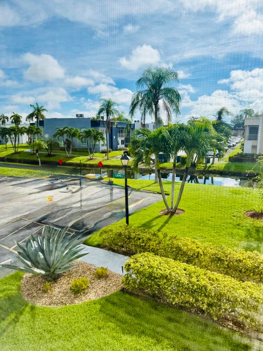 Active With Contract: $109,900 (2 beds, 2 baths, 910 Square Feet)