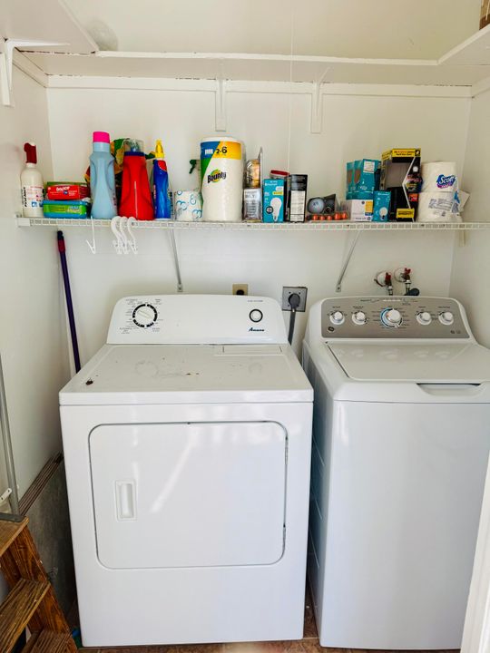 Active With Contract: $109,900 (2 beds, 2 baths, 910 Square Feet)