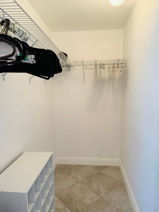 Active With Contract: $109,900 (2 beds, 2 baths, 910 Square Feet)