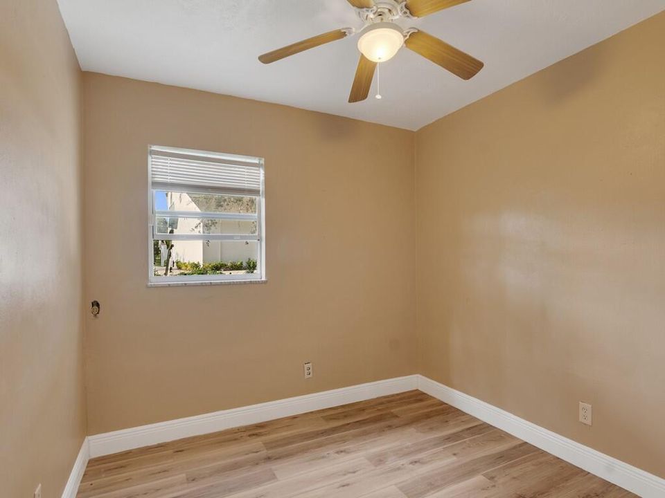 Activo con contrato: $299,999 (3 camas, 3 baños, 1976 Pies cuadrados)