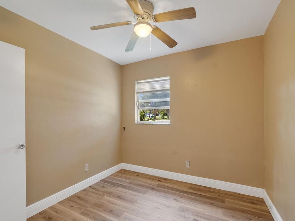 Activo con contrato: $299,999 (3 camas, 3 baños, 1976 Pies cuadrados)