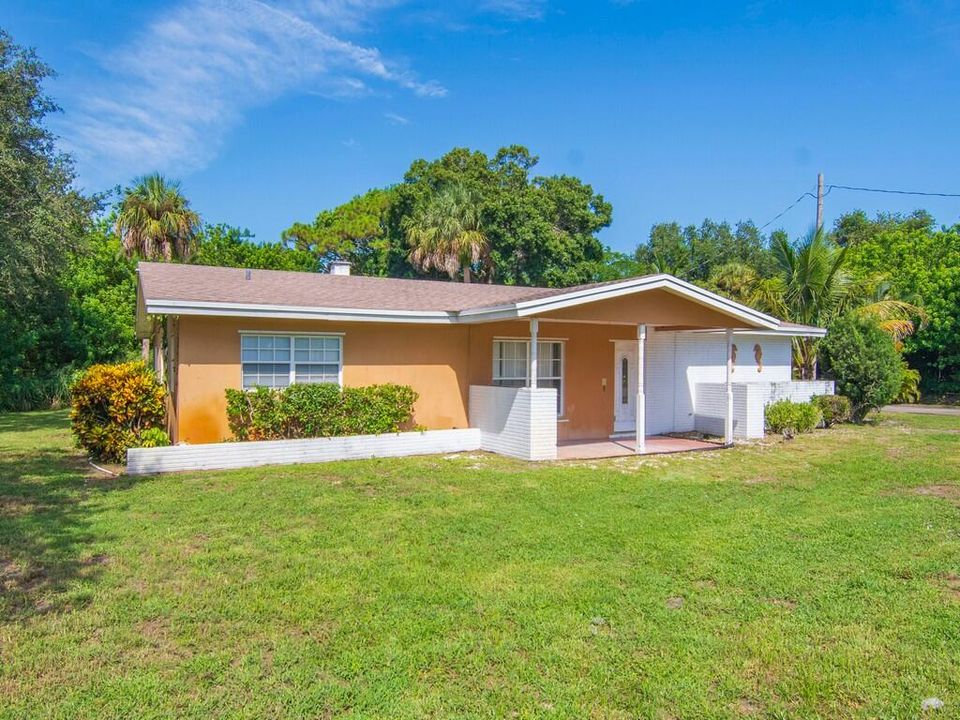 Activo con contrato: $299,999 (3 camas, 3 baños, 1976 Pies cuadrados)