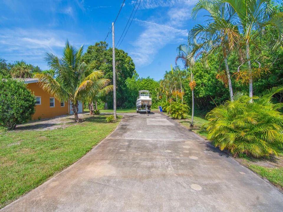 Activo con contrato: $299,999 (3 camas, 3 baños, 1976 Pies cuadrados)