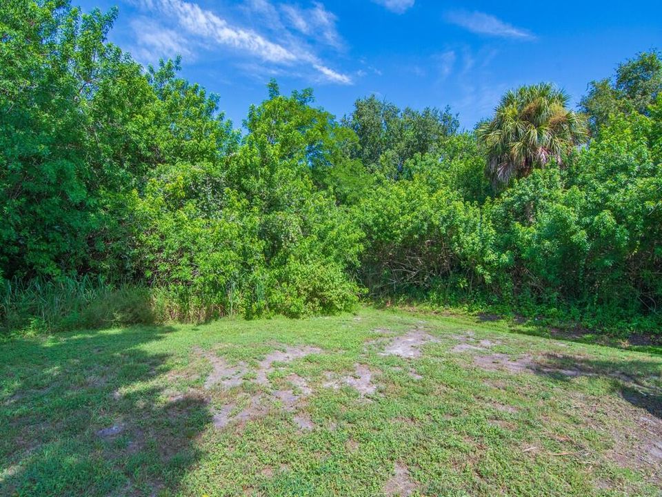 Activo con contrato: $299,999 (3 camas, 3 baños, 1976 Pies cuadrados)