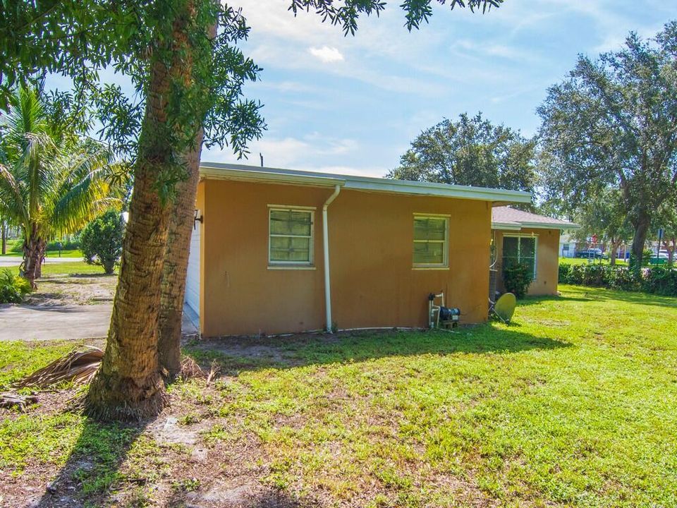 Activo con contrato: $299,999 (3 camas, 3 baños, 1976 Pies cuadrados)