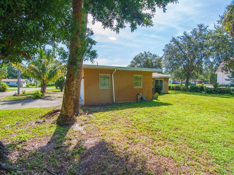 Activo con contrato: $299,999 (3 camas, 3 baños, 1976 Pies cuadrados)