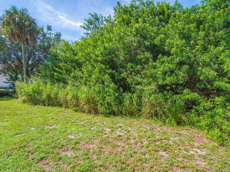 Activo con contrato: $299,999 (3 camas, 3 baños, 1976 Pies cuadrados)