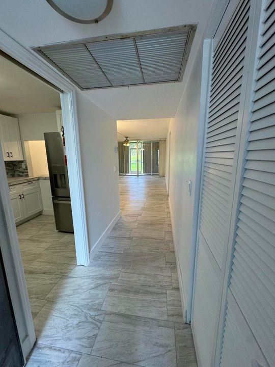 Под контрактом: $218,000 (2 спален, 2 ванн, 775 Квадратных фут)