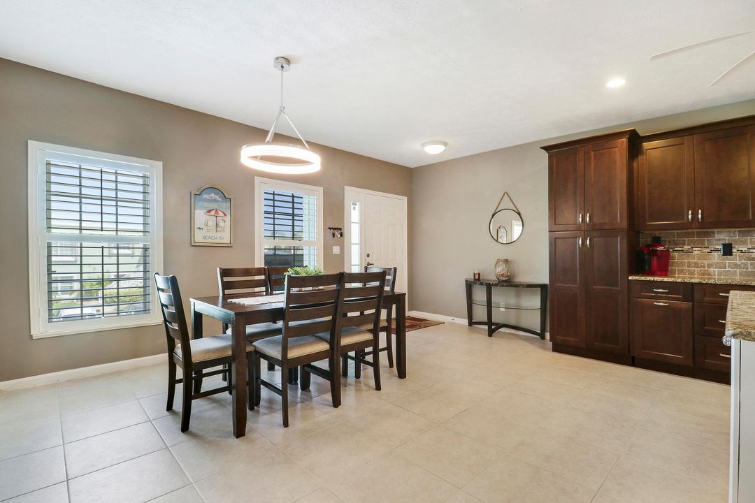 For Sale: $234,900 (2 beds, 2 baths, 1585 Square Feet)