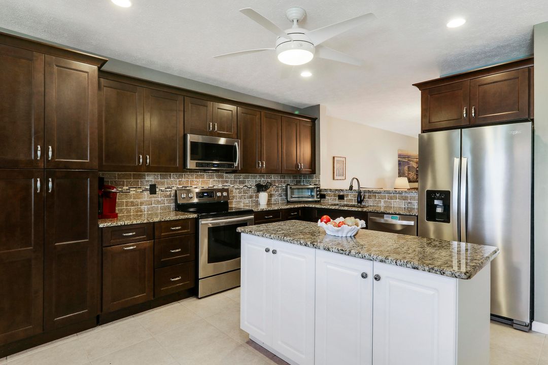 For Sale: $234,900 (2 beds, 2 baths, 1585 Square Feet)