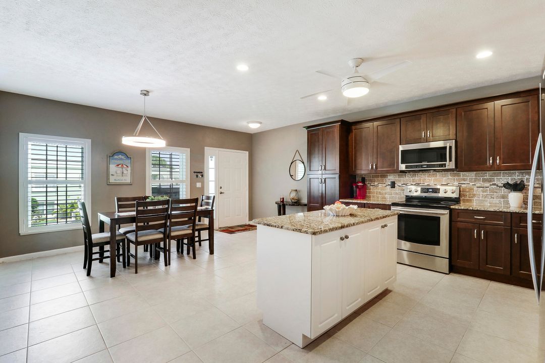 For Sale: $234,900 (2 beds, 2 baths, 1585 Square Feet)