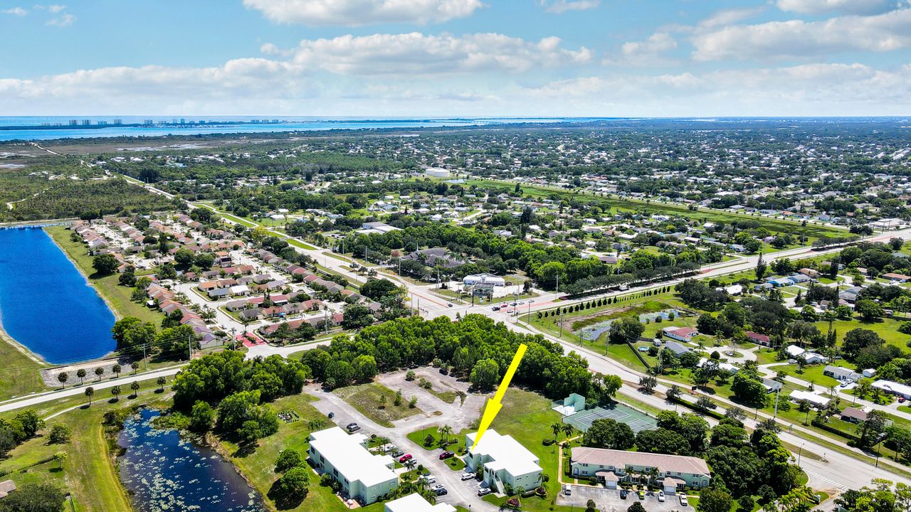 For Sale: $234,900 (2 beds, 2 baths, 1585 Square Feet)