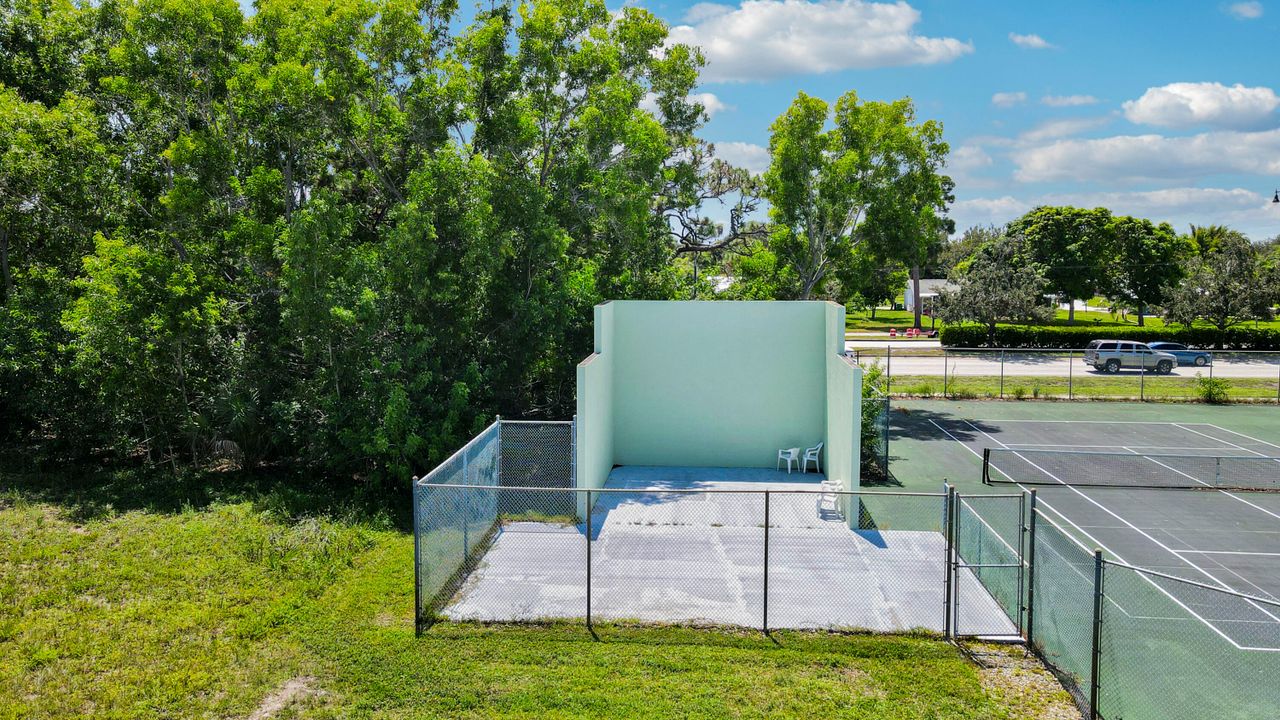 For Sale: $234,900 (2 beds, 2 baths, 1585 Square Feet)