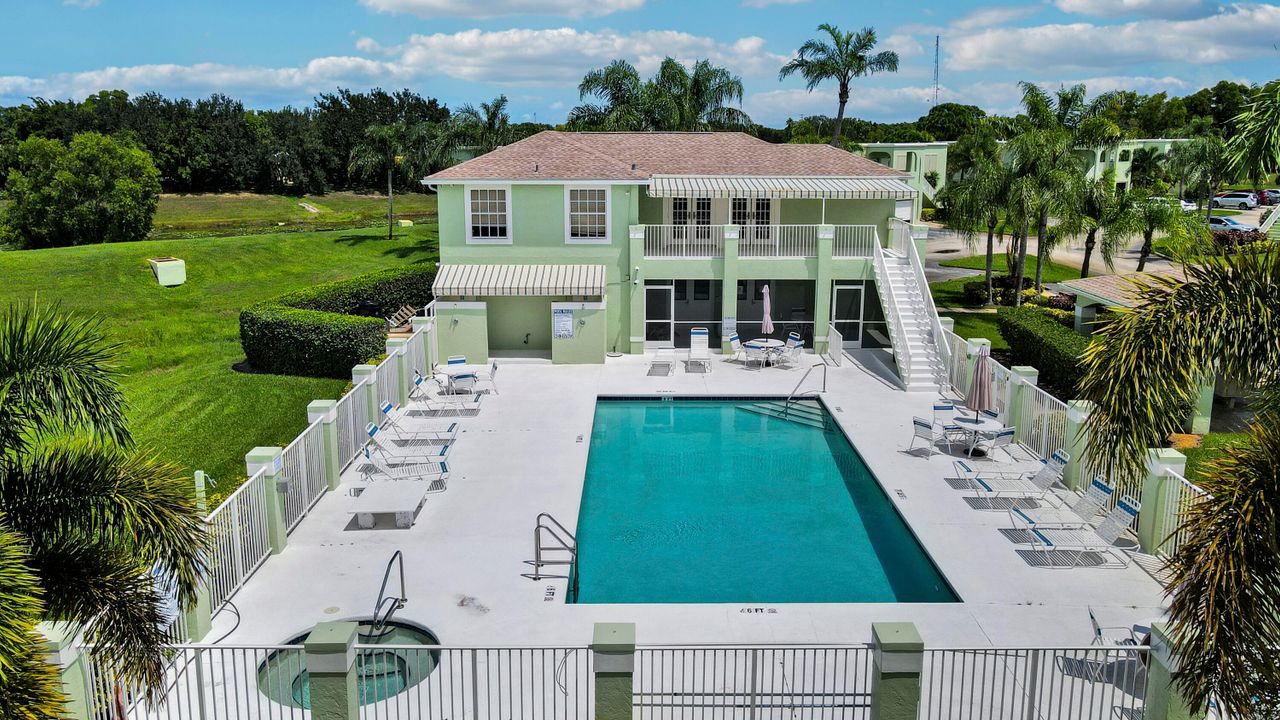 For Sale: $234,900 (2 beds, 2 baths, 1585 Square Feet)