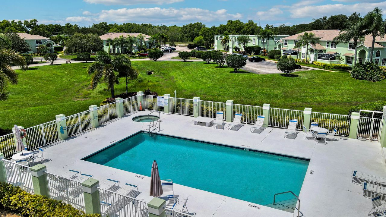 For Sale: $234,900 (2 beds, 2 baths, 1585 Square Feet)