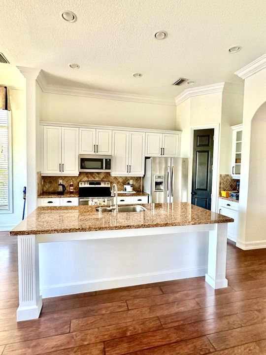 В аренду: $4,800 (3 спален, 2 ванн, 2050 Квадратных фут)