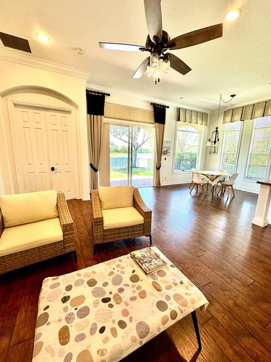 В аренду: $4,800 (3 спален, 2 ванн, 2050 Квадратных фут)