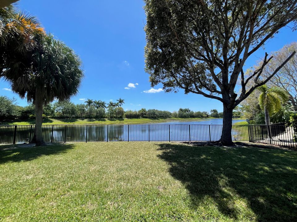 В аренду: $4,800 (3 спален, 2 ванн, 2050 Квадратных фут)