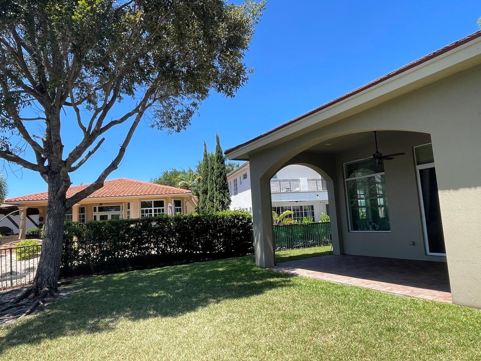 В аренду: $4,800 (3 спален, 2 ванн, 2050 Квадратных фут)