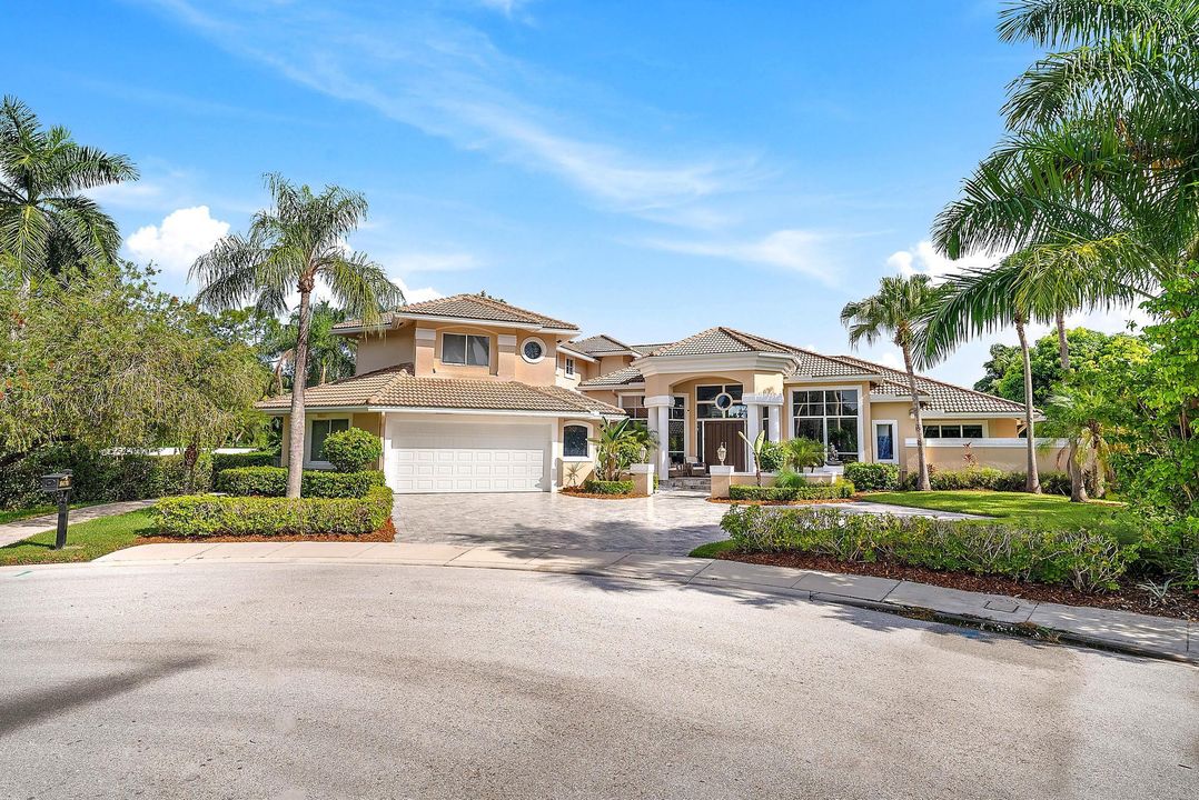 For Sale: $2,599,000 (6 beds, 7 baths, 5069 Square Feet)