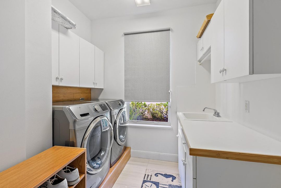 For Sale: $2,599,000 (6 beds, 7 baths, 5069 Square Feet)