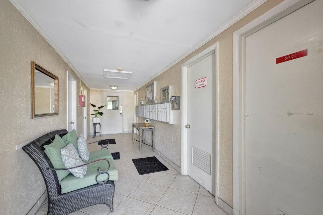 For Sale: $320,995 (2 beds, 2 baths, 930 Square Feet)