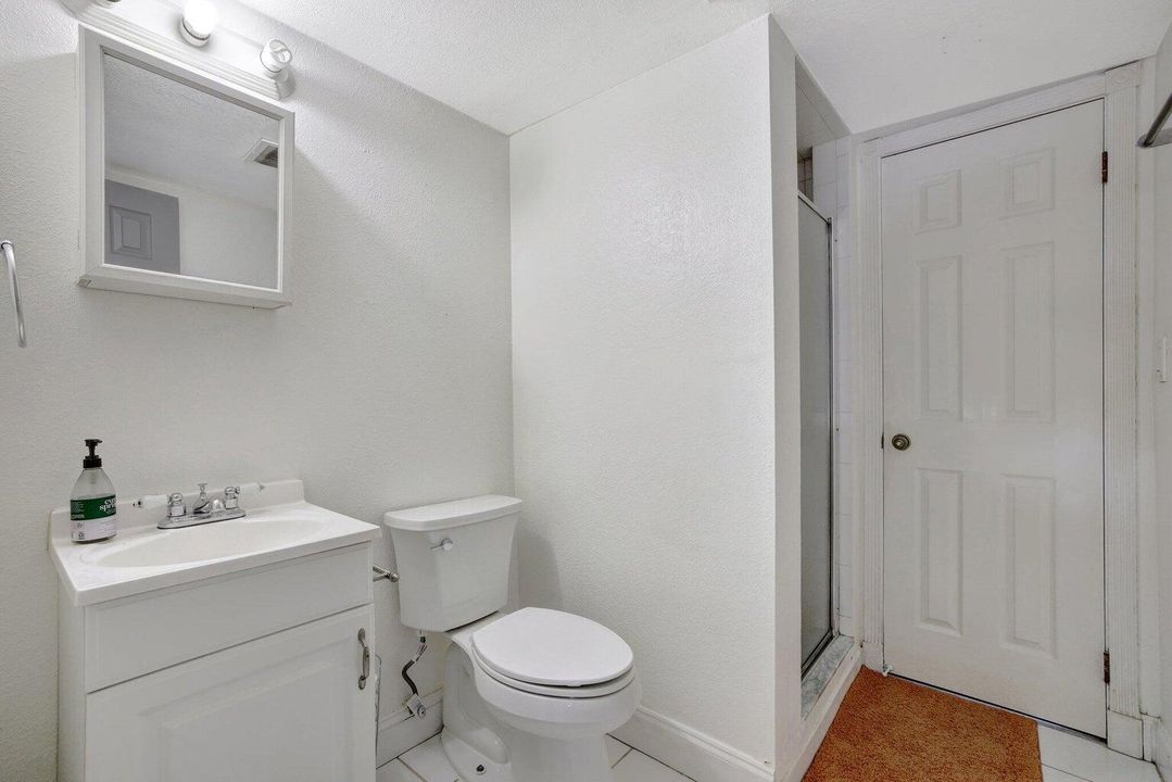 For Sale: $320,995 (2 beds, 2 baths, 930 Square Feet)