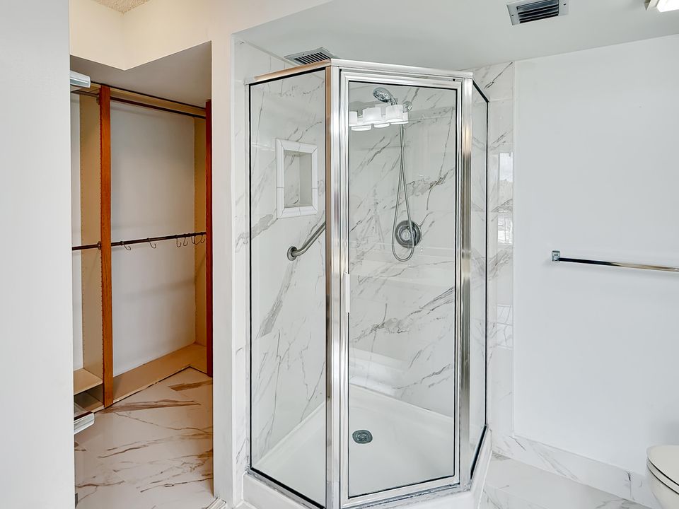 Activo con contrato: $199,000 (2 camas, 2 baños, 1437 Pies cuadrados)