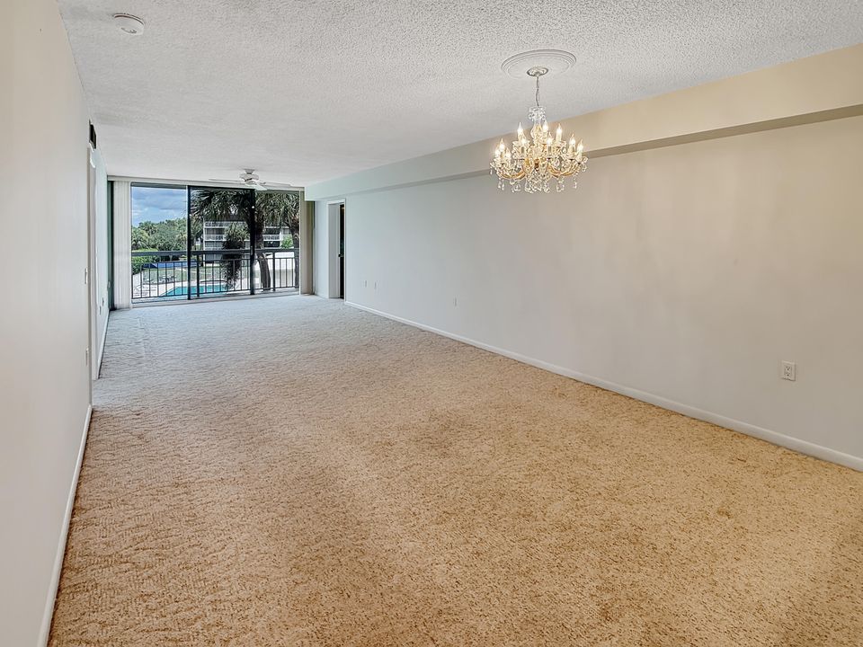 Activo con contrato: $199,000 (2 camas, 2 baños, 1437 Pies cuadrados)