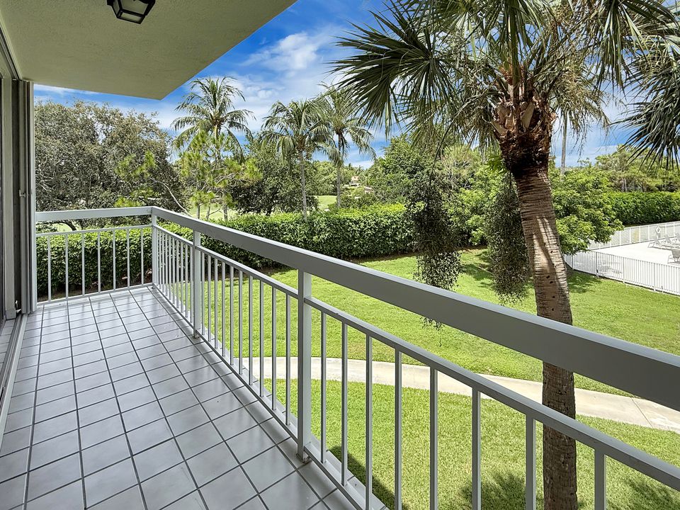 Activo con contrato: $199,000 (2 camas, 2 baños, 1437 Pies cuadrados)