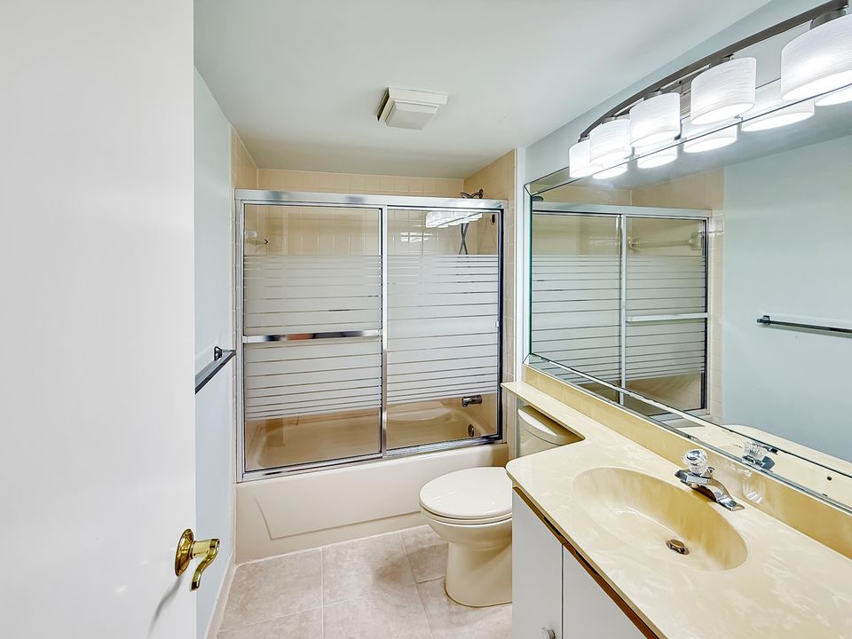 Activo con contrato: $199,000 (2 camas, 2 baños, 1437 Pies cuadrados)