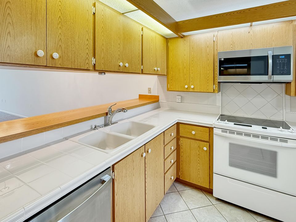 Activo con contrato: $199,000 (2 camas, 2 baños, 1437 Pies cuadrados)