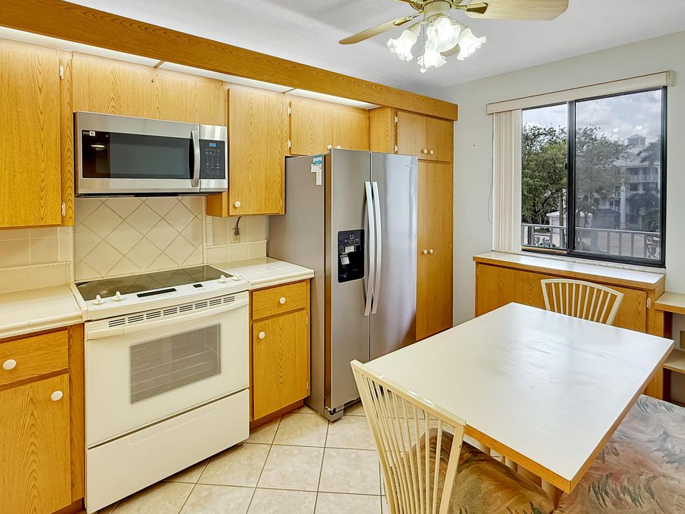 Activo con contrato: $199,000 (2 camas, 2 baños, 1437 Pies cuadrados)