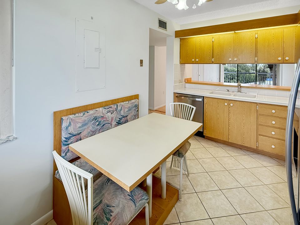 Activo con contrato: $199,000 (2 camas, 2 baños, 1437 Pies cuadrados)