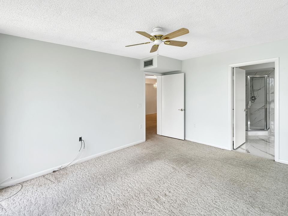 Activo con contrato: $199,000 (2 camas, 2 baños, 1437 Pies cuadrados)