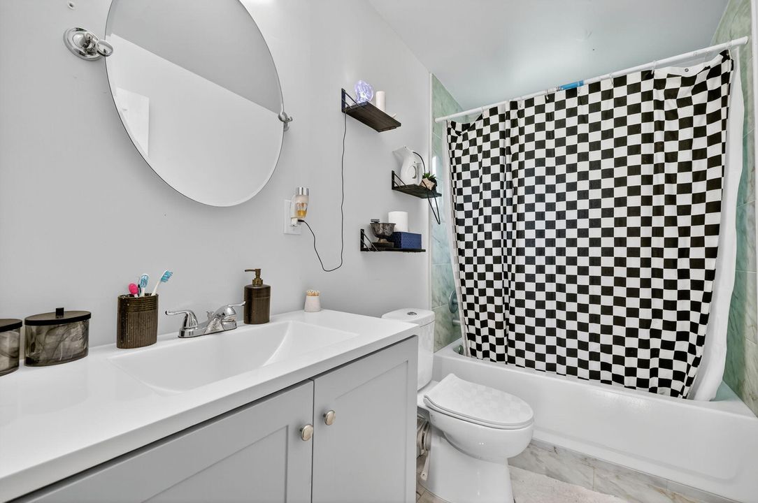 合同活跃: $269,999 (3 贝兹, 2 浴室, 1128 平方英尺)