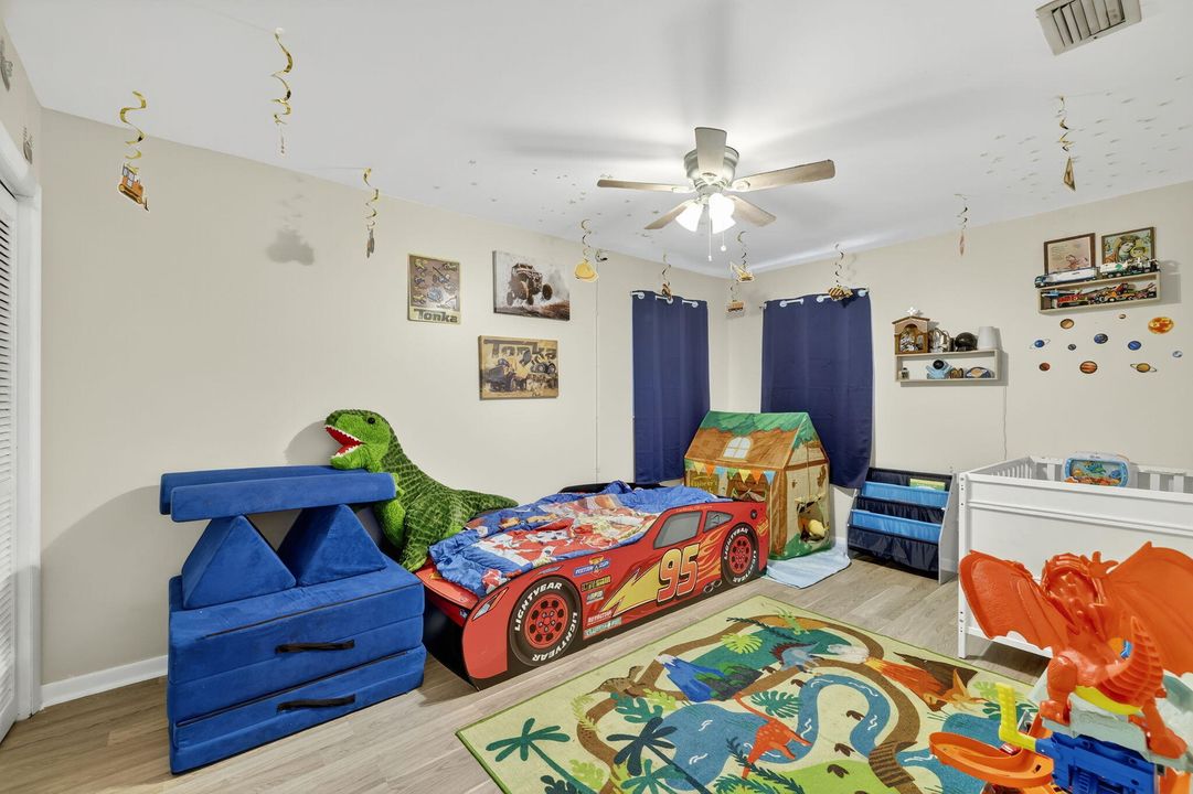 合同活跃: $269,999 (3 贝兹, 2 浴室, 1128 平方英尺)