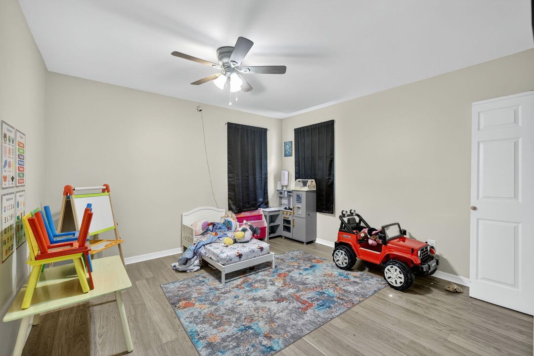 合同活跃: $269,999 (3 贝兹, 2 浴室, 1128 平方英尺)