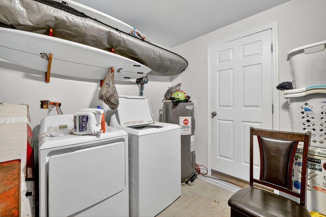 合同活跃: $269,999 (3 贝兹, 2 浴室, 1128 平方英尺)