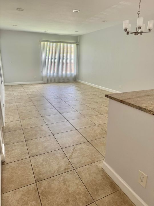 For Rent: $1,400 (1 beds, 1 baths, 660 Square Feet)